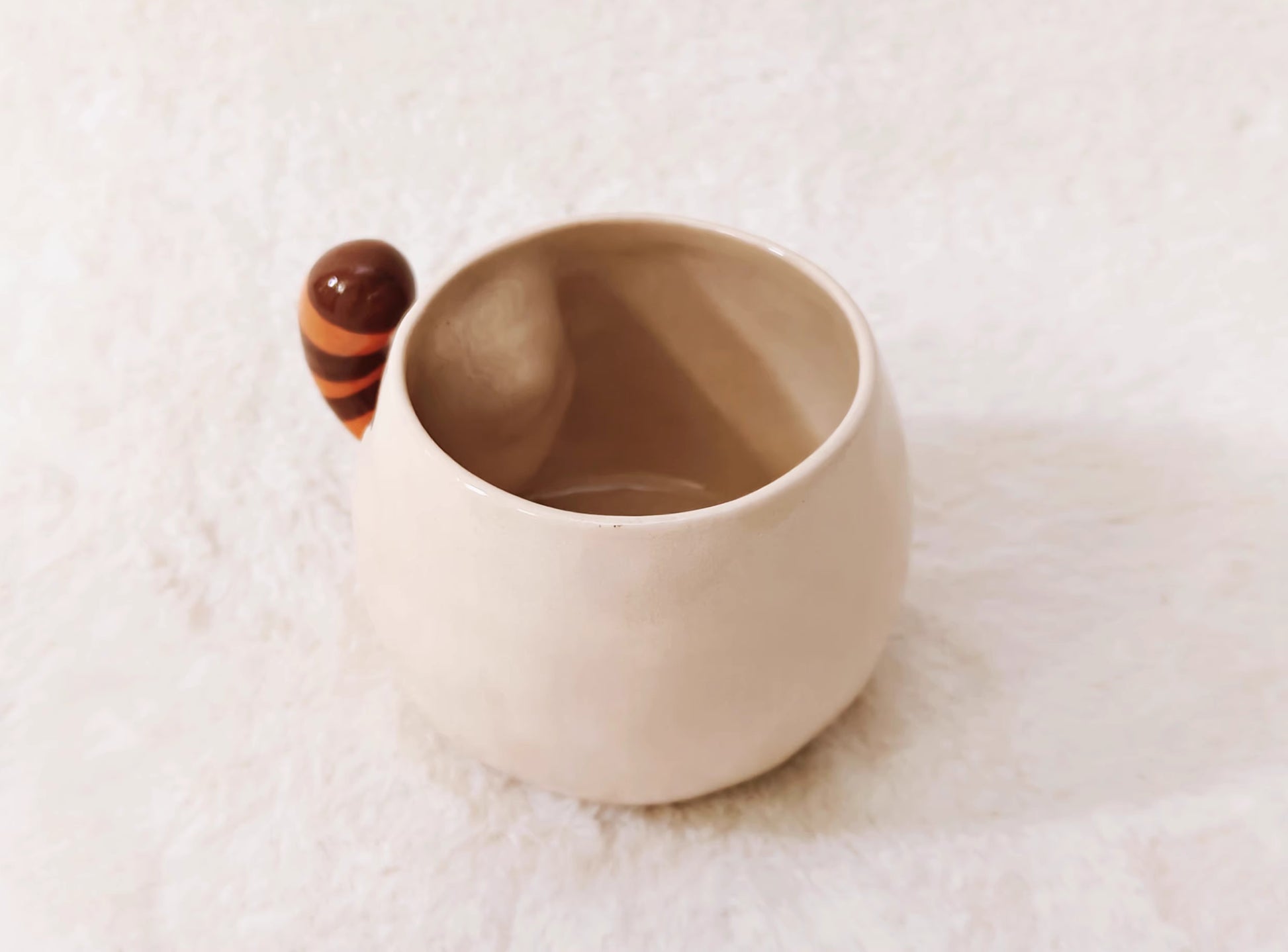 Paw-sitively Cute: Red Panda Hugging Ceramic Mug - Aesthetic & Giftable Coffee Buddy Furever Adorable 